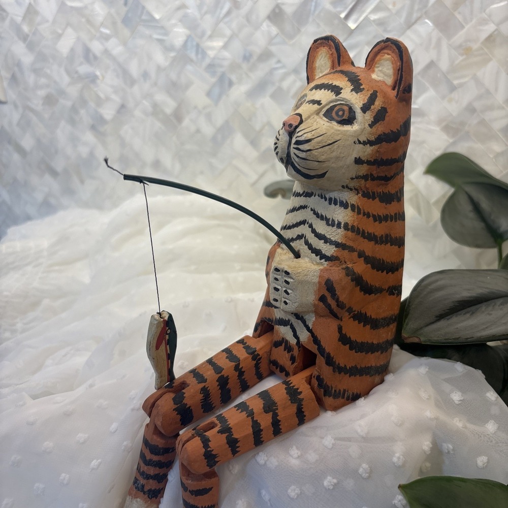 Vtg Folk Art Hand Painted/Carved Tiger Cat Fish Shelf Sitter‎ Articulated Joints - Picture 3 of 15
